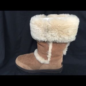 Ugg Sundance boots size 8